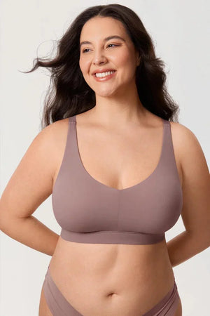 Close-up of breathable seamless fabric and scoop neckline on green everyday bra - MissFine