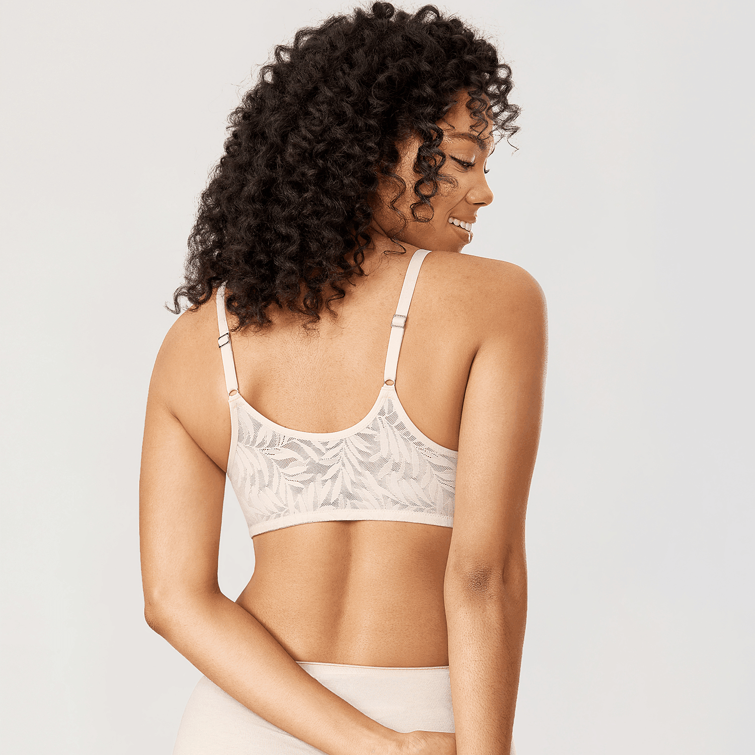 חזיית תחרה נשית ועוטפת בסגירה קידמית לגיזרה שתהלום אותך תמיד - במהדורת חג 🤍 - לה איסלה