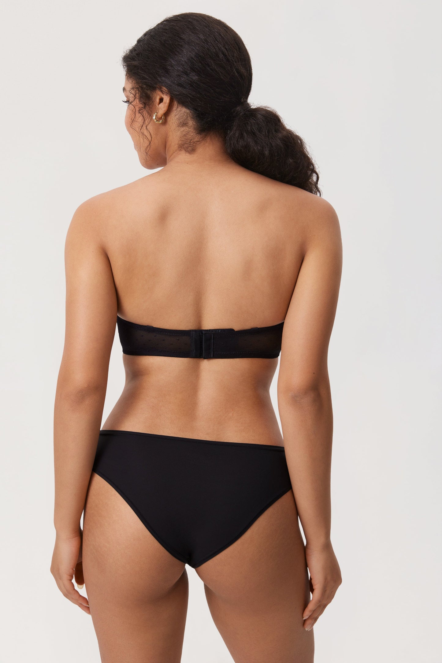 Luxe Lace Strapless Bra – Spring Edition