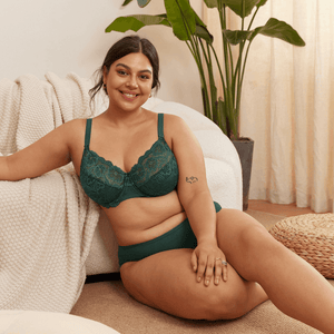 Front view of emerald green lace full cup bra with underwire and adjustable straps - MissFine