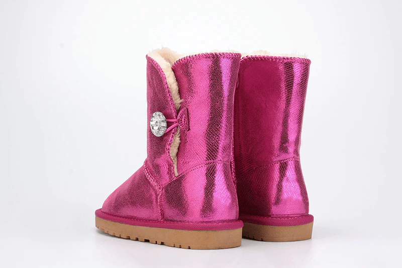 A warming fur boot in a height cut for a cool appearance