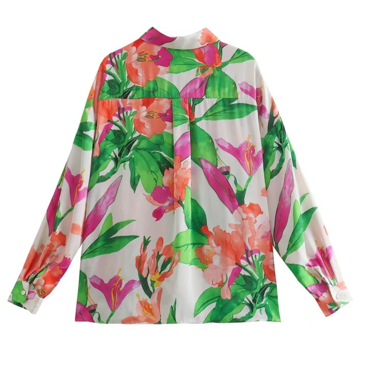 Cool safari shirt in a stunning oversized cut for a winning look