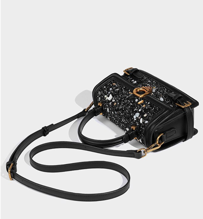 Italian evening bag for a glamorous feminine performance