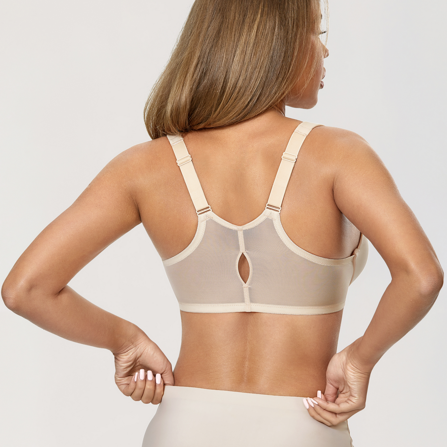 Feminine front-closing bra with bone support for supporting look