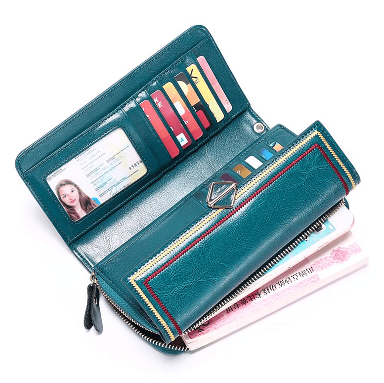 Leather wallet from Italy for a strong feminine appearance