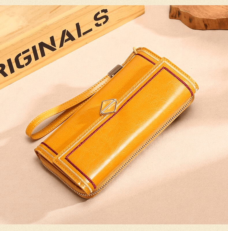 Leather wallet from Italy for a strong feminine appearance