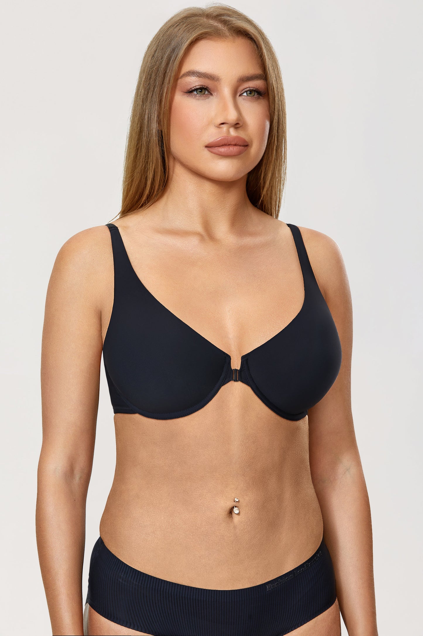 Stylish slimming bra with comfortable front closure for full coverage