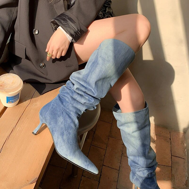 A perfect denim boots for a strong feminine look and a stunning appearance