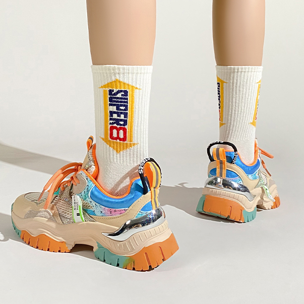 Colorful sneakers for a cool look and a Mesmerizing feminine touch