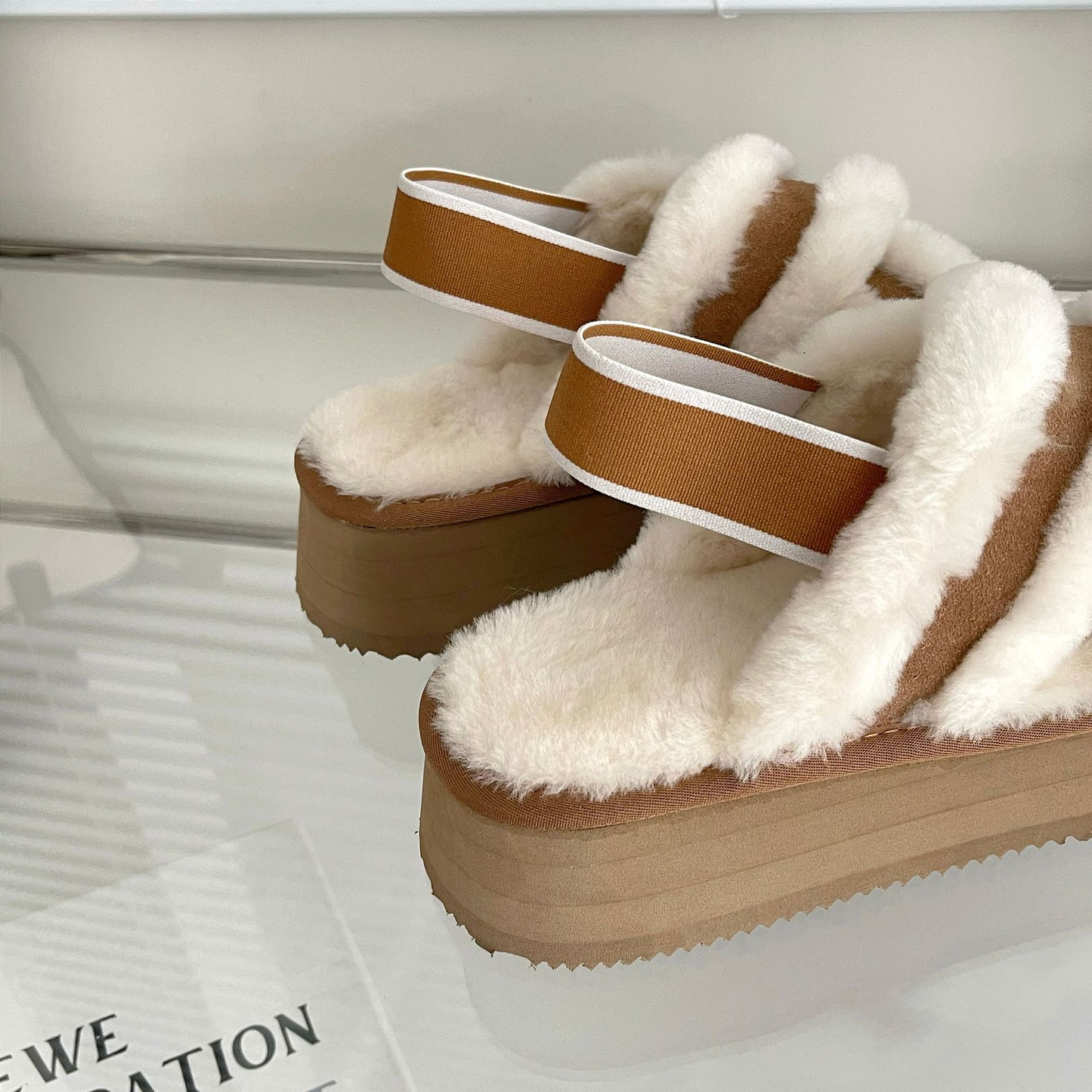 Perfect fur flip-flops in trendy style for a perfect look