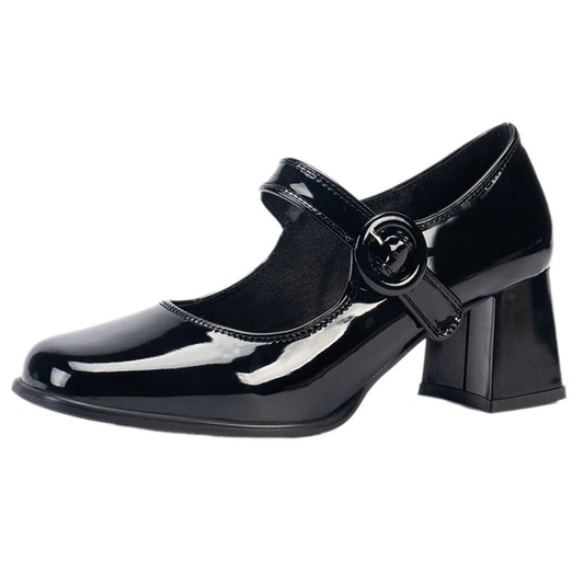 A stunning heel shoe by an Italian designer for a fashionable feminine appearance