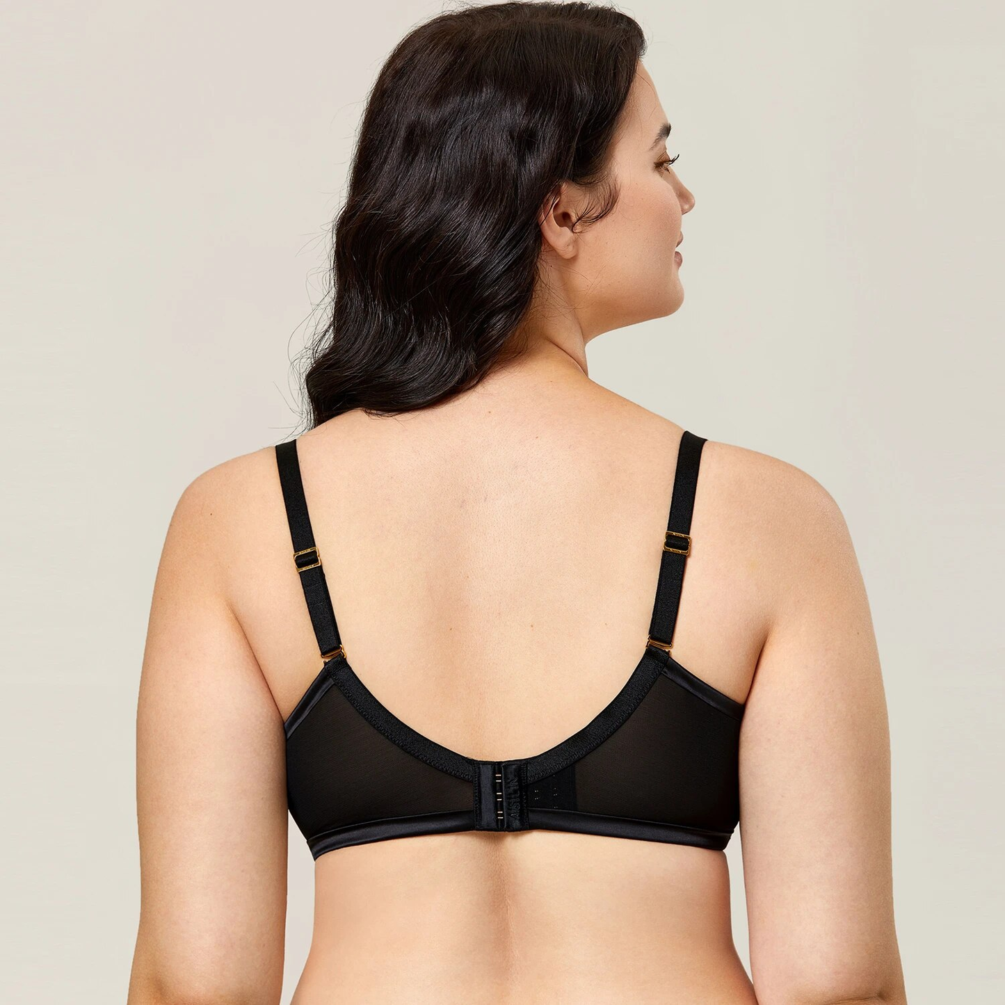 Underwire support lace bra for a feminine appearance