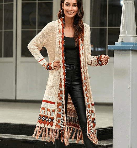 An ethnic feminine Cardigan with tassels for a happy and radiant feminine look